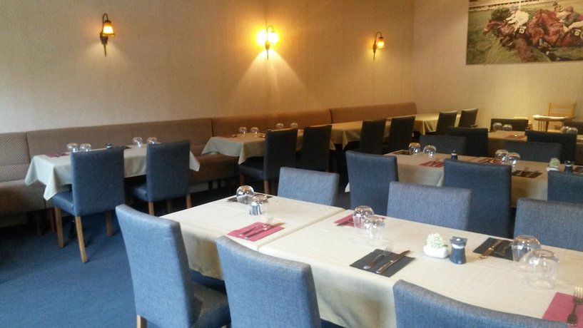 Imagen del bar/restaurante del Hotel Restaurant La Cr&ecirc;perie du Ch&acirc;teau. Foto 6