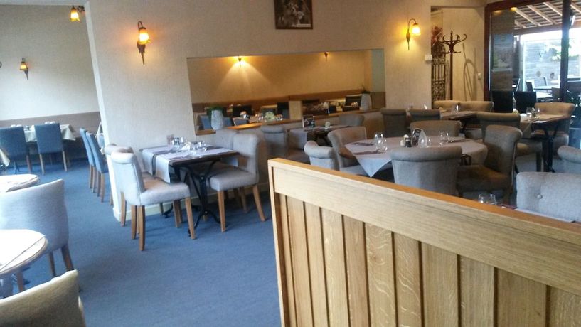 Imagen del bar/restaurante del Hotel Restaurant La Cr&ecirc;perie du Ch&acirc;teau. Foto 7