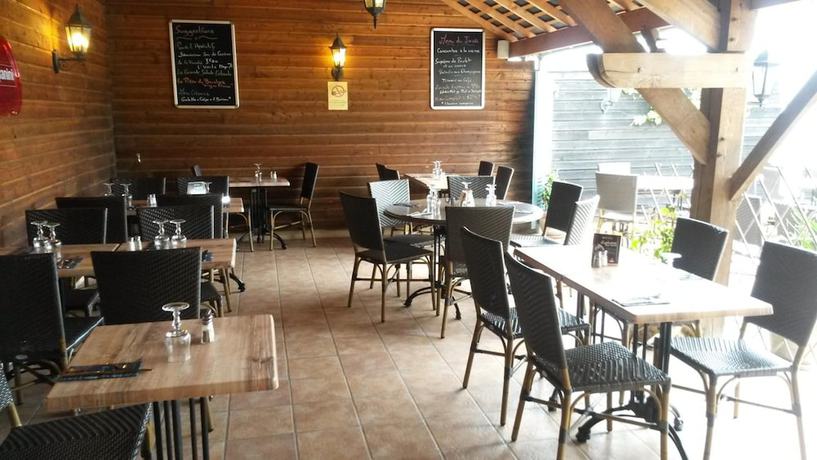 Imagen del bar/restaurante del Hotel Restaurant La Cr&ecirc;perie du Ch&acirc;teau. Foto 8