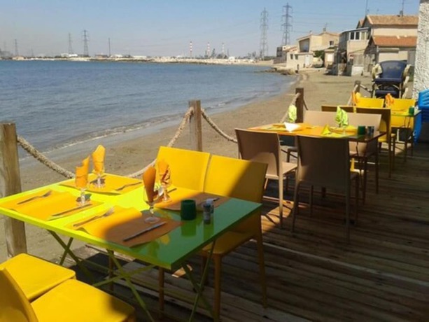 Imagen del bar/restaurante del Hotel Restaurant La Mediterranee. Foto 2
