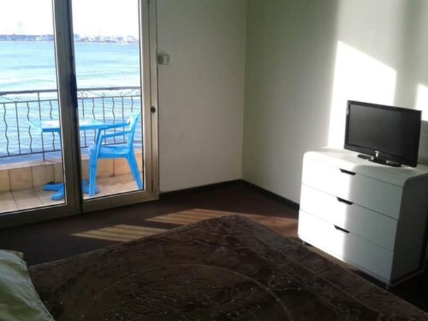 Imagen de la habitación del Hotel Restaurant La Mediterranee. Foto 10