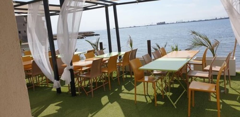 Imagen del bar/restaurante del Hotel Restaurant La Mediterranee. Foto 4