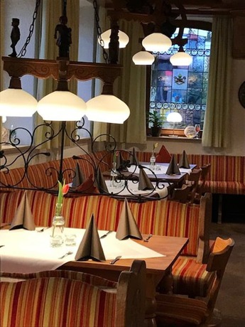 Imagen del bar/restaurante del Hotel Restaurant Zum Goldenen Ochsen. Foto 2
