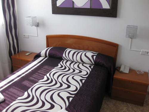 Imagen de la habitación del Hotel Restaurante Campomar. Foto 14