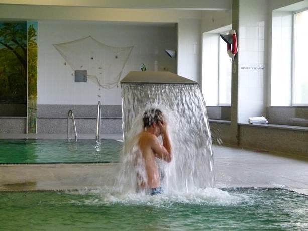 Imagen de la piscina del Hotel Reuterhof, Neu-J&uuml;rgenstorf. Foto 18