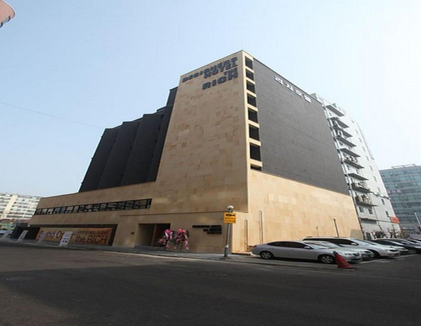 Imagen general del Hotel Rich. Foto 1