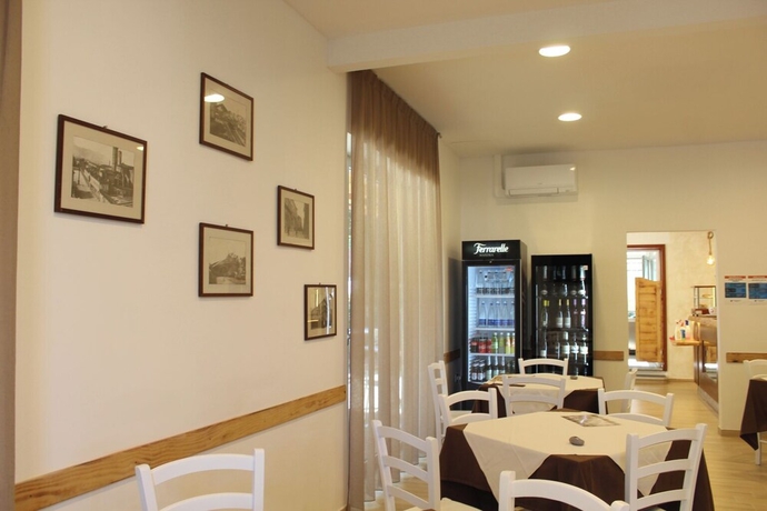 Imagen del bar/restaurante del Hotel Ristorante La Collina. Foto 7