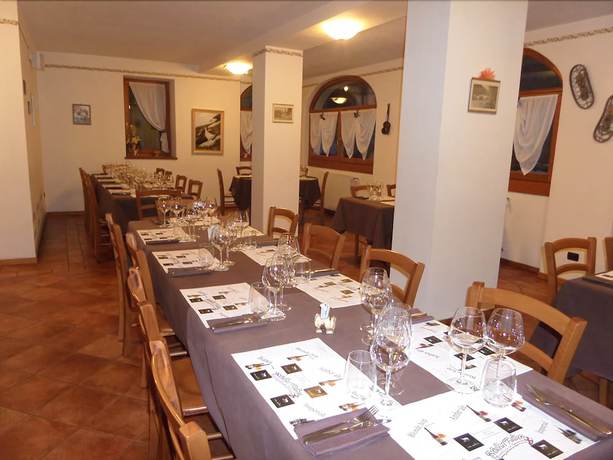 Imagen del bar/restaurante del Hotel Ristorante Valle Del Bitto. Foto 11