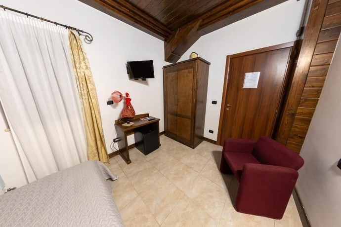 Imagen de la habitación del Hotel River. Foto 6