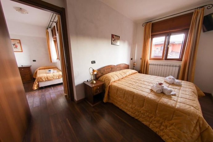 Imagen de la habitación del Hotel River. Foto 11