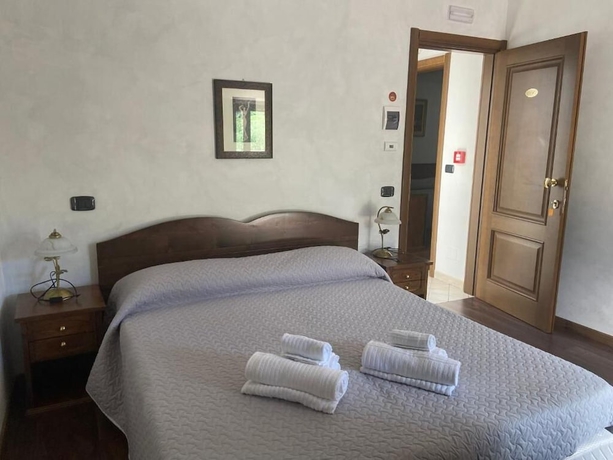 Imagen de la habitación del Hotel River. Foto 12