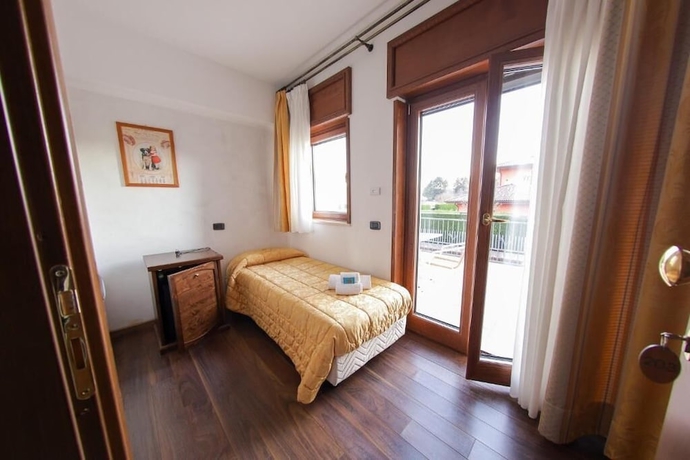 Imagen de la habitación del Hotel River. Foto 16