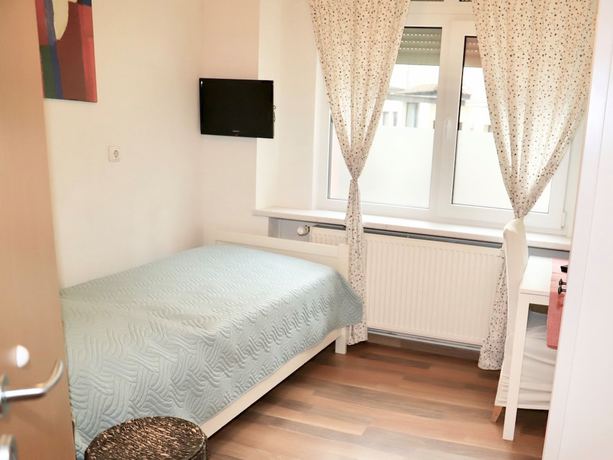 Imagen de la habitación del Hotel Romina. Foto 6