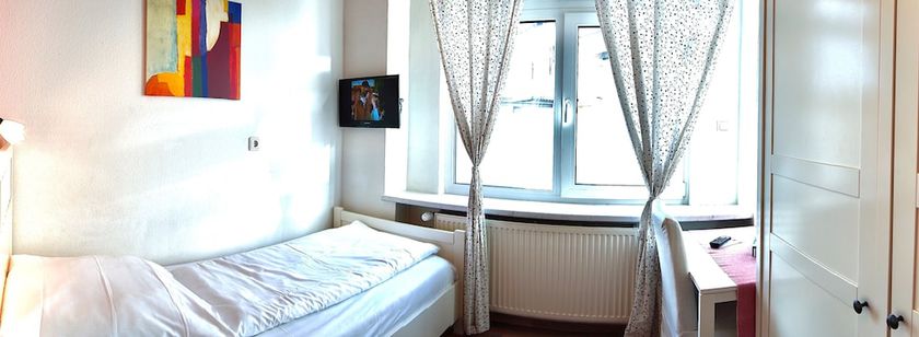 Imagen de la habitación del Hotel Romina. Foto 9