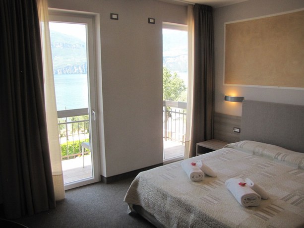 Imagen de la habitación del Hotel Rosmari. Foto 13