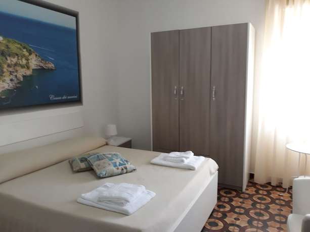 Imagen de la habitación del Hotel Rosy. Foto 10