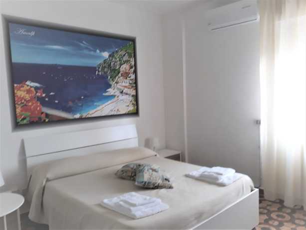 Imagen de la habitación del Hotel Rosy. Foto 12