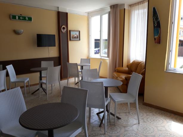 Imagen de los interiores del Hotel Rosy. Foto 19