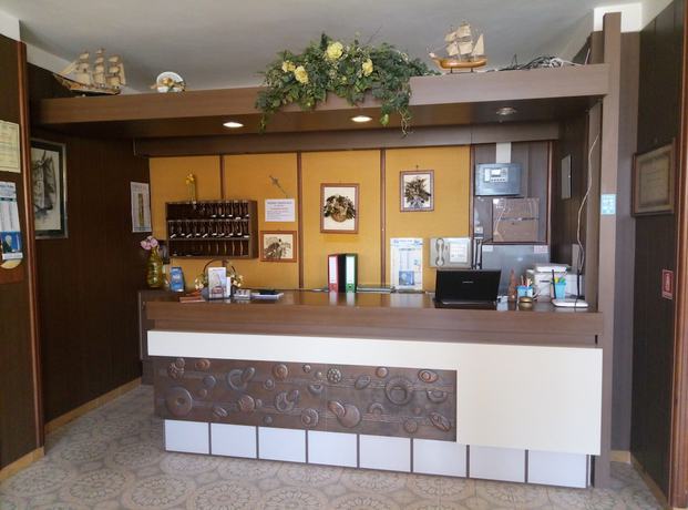 Imagen de los interiores del Hotel Rosy. Foto 20