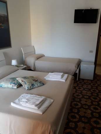 Imagen de la habitación del Hotel Rosy. Foto 18