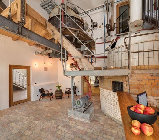 Imagen de los interiores del Hotel R&ouml;hrl. Foto 19