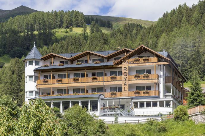 Imagen general del Hotel Royal, Sesto. Foto 1