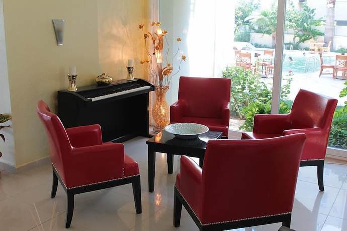 Imagen de los interiores del Hotel Rumana. Foto 13