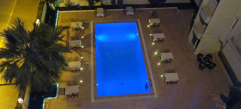 Imagen de la piscina del Hotel Rumana. Foto 18
