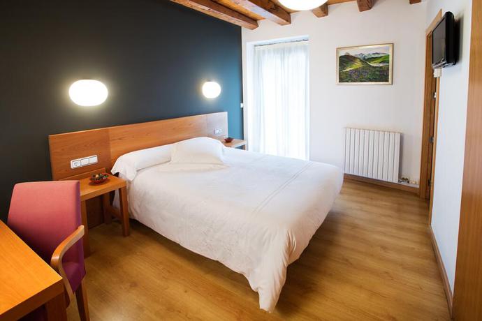 Imagen de la habitación del Hotel Rural Cal Miquel. Foto 6