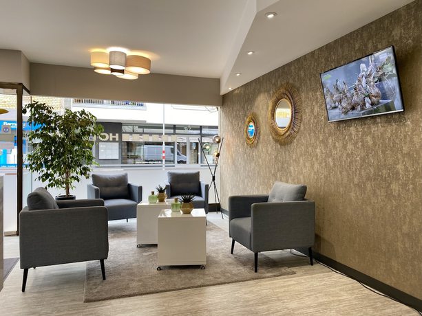 Imagen de los interiores del Hotel Russmann. Foto 19