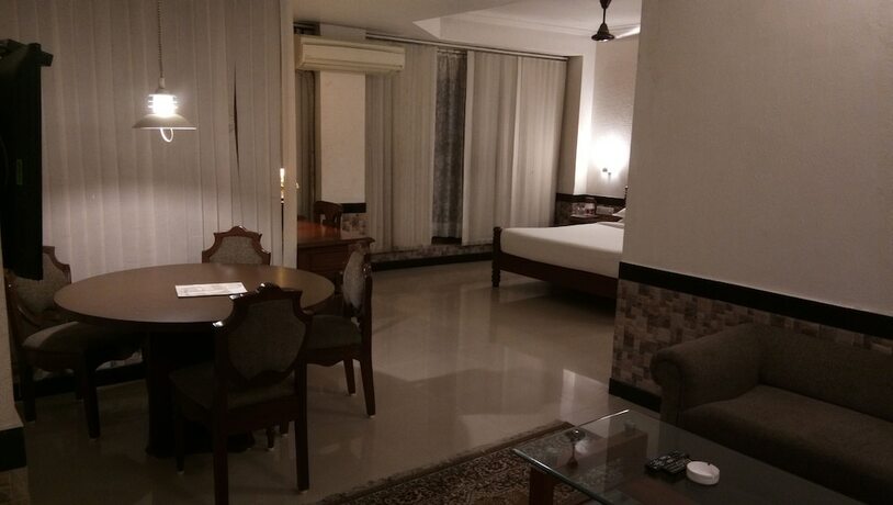 Imagen de la habitación del Hotel Sangat Regency. Foto 35
