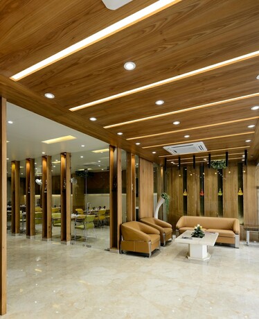 Imagen de los interiores del Hotel Sangat Regency. Foto 54