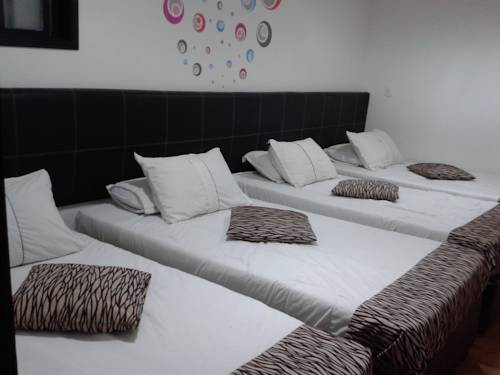 Imagen de la habitación del Hotel Santiago Plaza. Foto 2