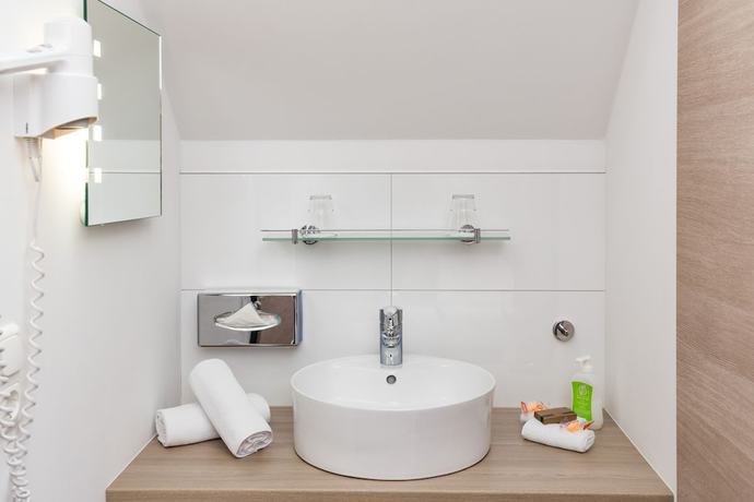 Imagen de la habitación del Hotel Sarah. Foto 8