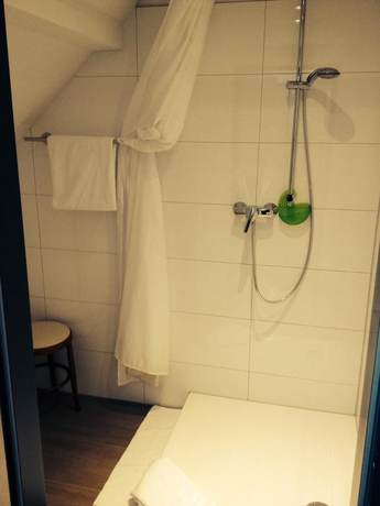 Imagen de la habitación del Hotel Sarah. Foto 9