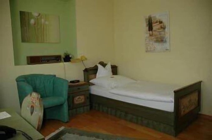 Imagen de la habitación del Hotel Sarbacher. Foto 3