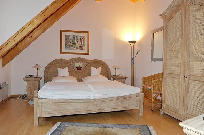 Imagen de la habitación del Hotel Sarbacher. Foto 6