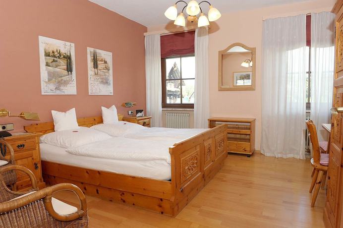 Imagen de la habitación del Hotel Sarbacher. Foto 8