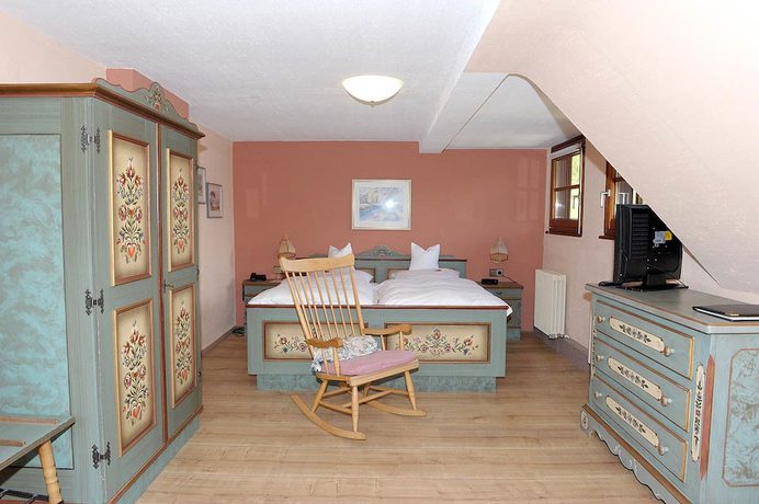 Imagen de la habitación del Hotel Sarbacher. Foto 13