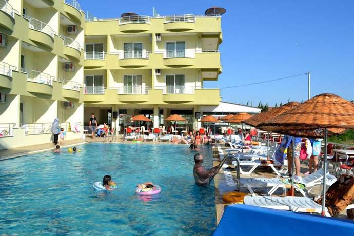 Imagen de la piscina del Hotel Sare. Foto 20