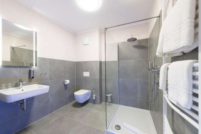 Imagen de la habitación del Hotel Schwarzer Adler. Foto 9