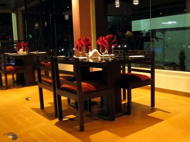 Imagen del bar/restaurante del Hotel Sea Rock Villa. Foto 4