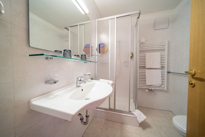 Imagen de la habitación del Hotel Seehof, Cortina d'Ampezzo . Foto 3