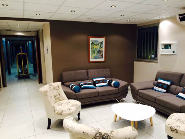 Imagen del bar/restaurante del Hotel Select. Foto 2