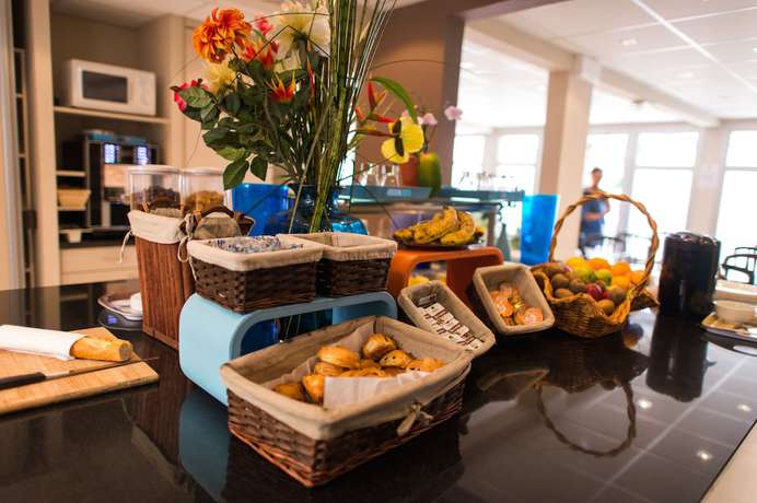 Imagen del bar/restaurante del Hotel Select. Foto 5