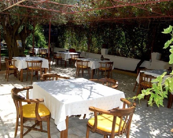 Imagen del bar/restaurante del Hotel Selina. Foto 8
