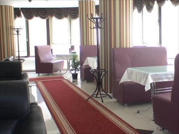 Imagen del bar/restaurante del Hotel Side. Foto 3