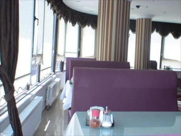 Imagen del bar/restaurante del Hotel Side. Foto 4