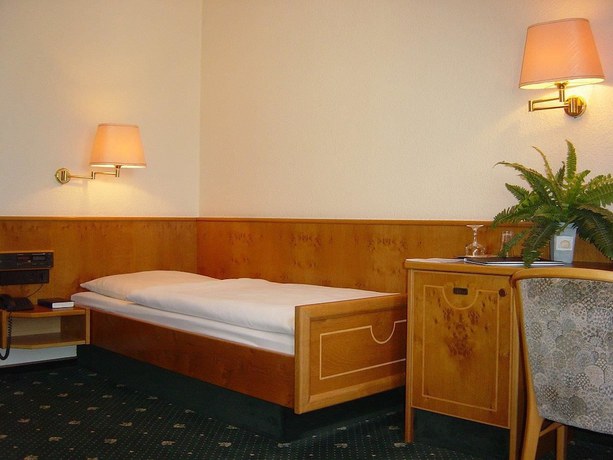 Imagen de la habitación del Hotel Simonshof Wolfsburg. Foto 18