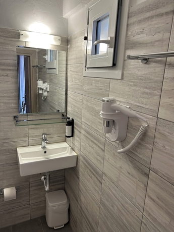 Imagen de la habitación del Hotel Simos. Foto 5